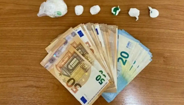 Χειροπέδες σε διακινητή ναρκωτικών στην Κατερίνη – Η κοκαΐνη και… τα φαρμακευτικά δισκία – ΦΩΤΟ