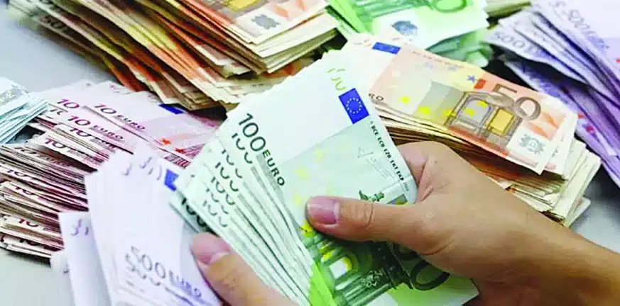 Τα βρεγμένα χαρτονομίσματα πρόδωσαν τους δράστες που έκλεψαν 12.000 ευρώ από 83χρονο στην Κρήτη