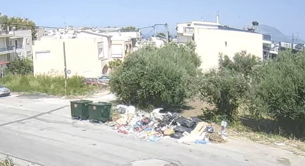 Δεν έχουν τέλος τα παράπονα των κατοίκων στο Αρκτικό Διαμέρισμα της Πάτρας για τις μίνι χωματερές