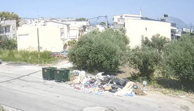 Δεν έχουν τέλος τα παράπονα των κατοίκων στο Αρκτικό Διαμέρισμα της Πάτρας για τις μίνι χωματερές