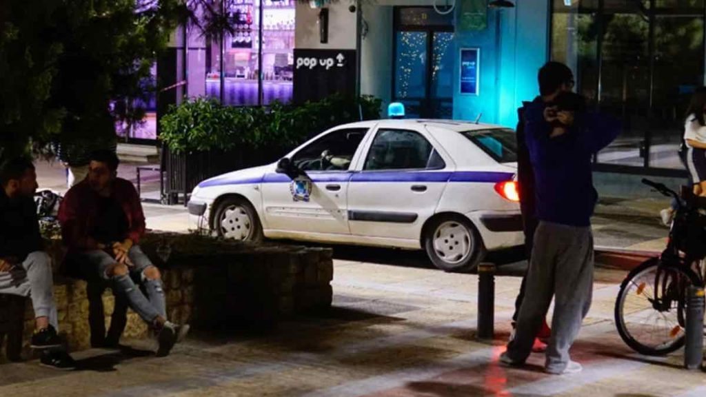 Αγίοι Θεόδωροι: Τρεις Ρομά ξυλοκόπησαν και λήστεψαν ανήλικους - Δύο συλλήψεις