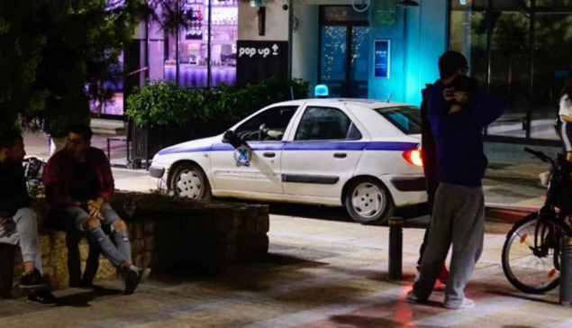 Αγίοι Θεόδωροι: Τρεις Ρομά ξυλοκόπησαν και λήστεψαν ανήλικους - Δύο συλλήψεις