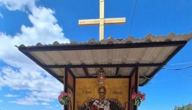 Ιεροσυλία στην Κάτω Βλασία! Βεβήλωσαν το προσκυνητάρι! “Ζωγράφισαν” πάνω σε εικόνες – φωτο