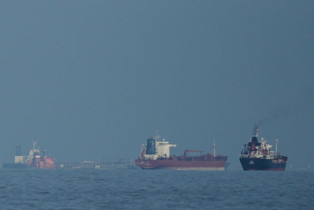 Έκρηξη σε πετρελαιοφόρο στα Στενά του Ορμούζ μετά από πρόσκρουση σε ναυτική νάρκη