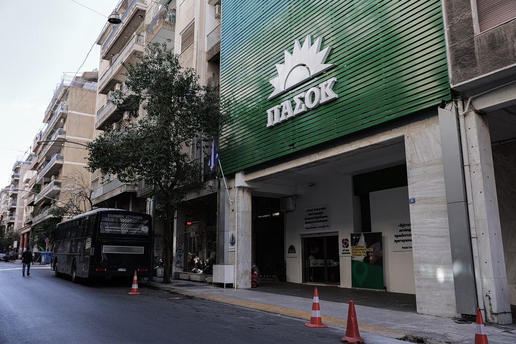 ΠΑΣΟΚ: Χαμός από δελφίνους!