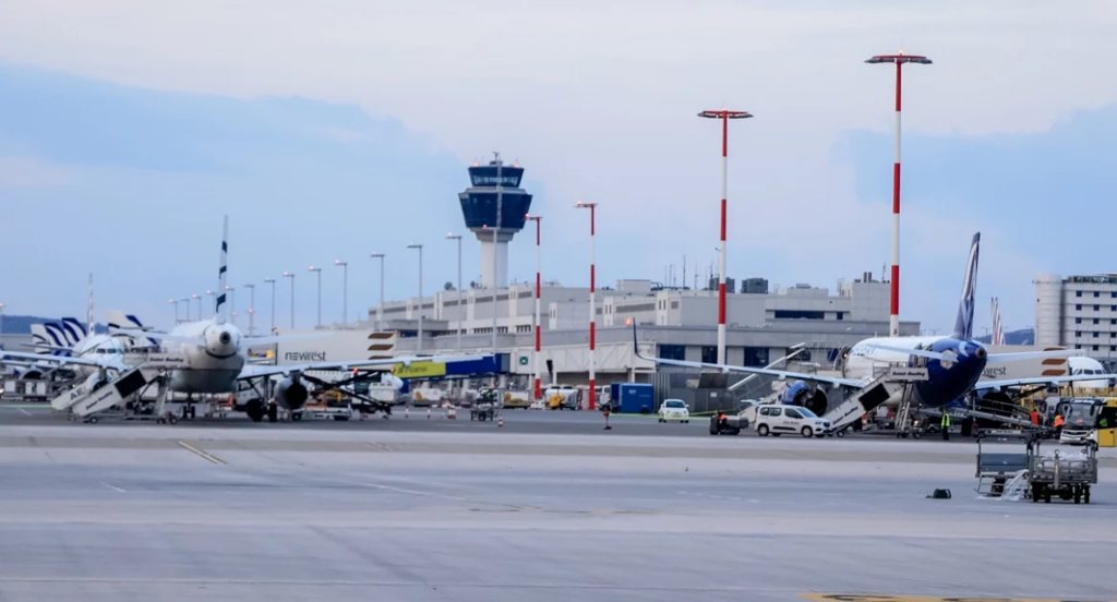 Έκτακτη προσγείωση στο «Ελευθέριος Βενιζέλος» μετά από ένδειξη καπνού σε πτήση Αθήνα - Πάρος
