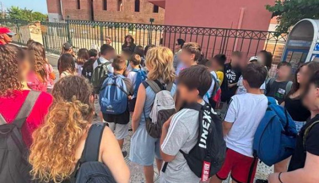 Εκπαιδευτική επίσκεψη για τα παιδιά της Ημερήσιας Παιδικής Κατασκήνωσης του Δήμου Πατρέων στο Ρωμαϊκό Ωδείο και το Κάστρο