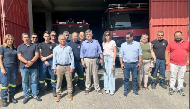 Αχαΐα: Κλιμάκιο του ΠΑΣΟΚ επισκέφθηκε Πυροσβεστικές Υπηρεσίες