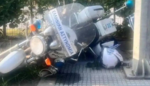 Πάτρα – Kόμβος Κουρτέση: ΙΧ παρέσυρε και τραυμάτισε μοτοσικλετιστή της Τροχαίας