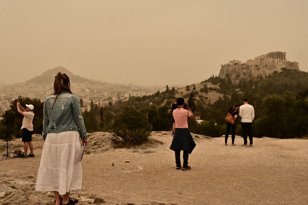 Επιστρέφει η αφρικανική σκόνη: Ποιες περιοχές θα επηρεάσει και πότε υποχωρεί