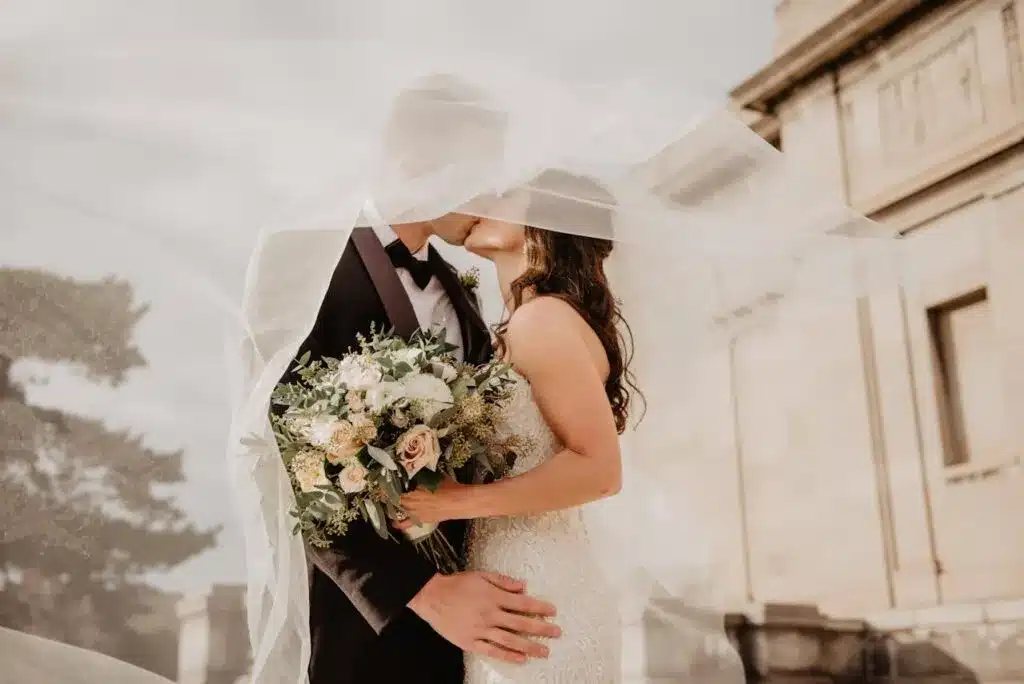 Hypergamy: Η τάση στις σχέσεις που υπάρχει από πολύ παλιά και παραμένει δημοφιλής