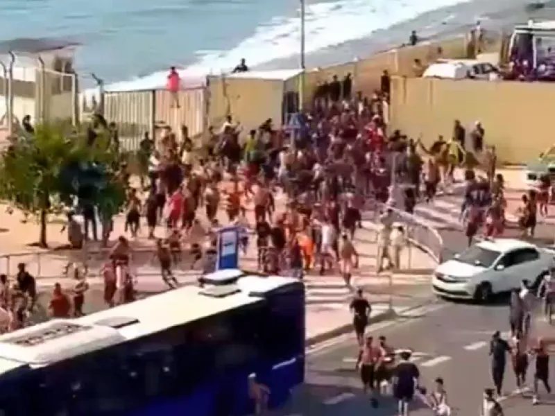 Ισπανία: Η κυβέρνηση στέλνει στρατό στη Θέουτα μετά τη μαζική είσοδο μεταναστών από το Μαρόκο – Ένας νεκρός