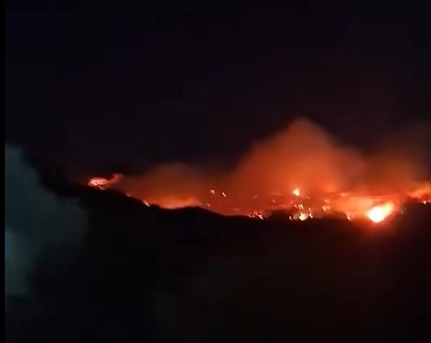 Αχαΐα: Φωτιά στου Φλόκα – Η φωτιά κινείται προς Πόρτες και Σαντομέρι