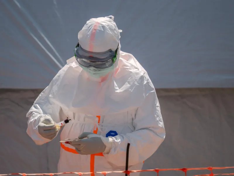 Γαλλία: Όμιλος της Σιγκαπούρης θα αναπτύξει το πιο ελπιδοφόρο εμβόλιο κατά του Έμπολα