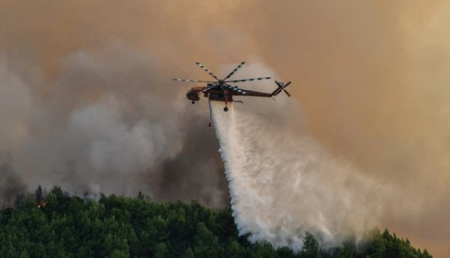 Σε εξέλιξη η πυρκαγιά στις Νεραντζιές στο Αίγιο – Μηνύματα 112 για εκκένωση