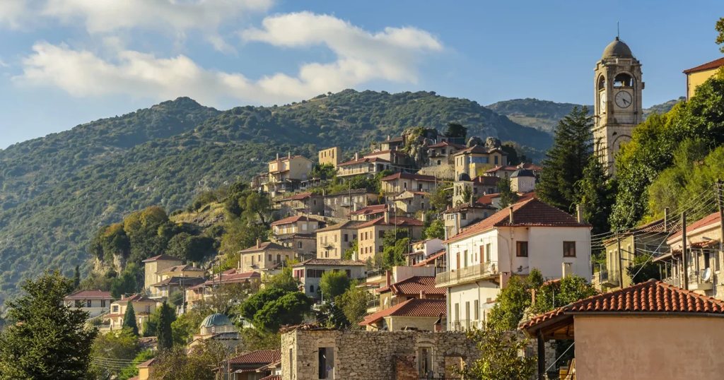 Κινέζοι επενδυτές "στρέφουν το βλέμμα" στην Αρκαδία – Αναζητούν ακίνητα σε ορεινά χωριά για Golden Visa