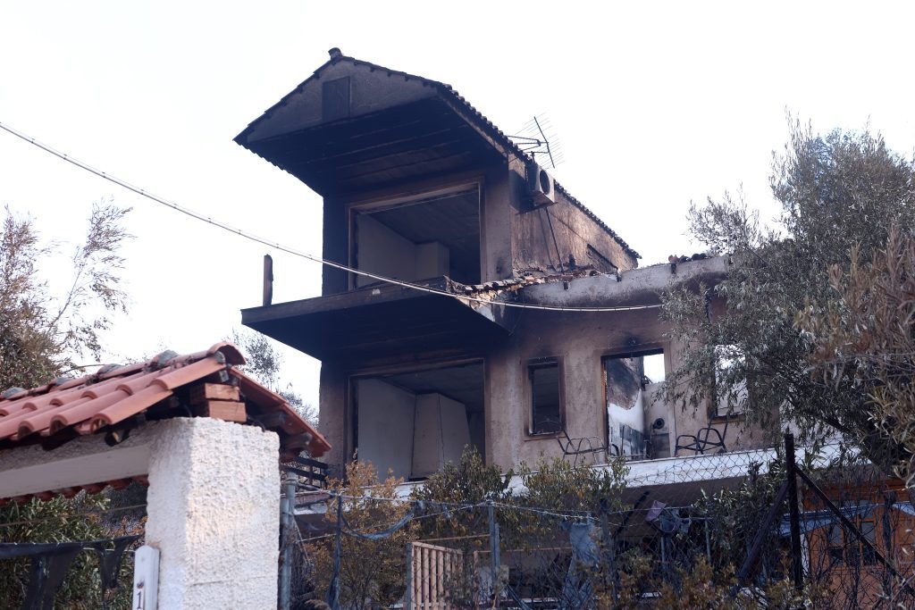 Πόρτο Γερμενό: Η επόμενη μέρα μετά την πυρκαγιά – Εικόνες καταστροφής στην περιοχή