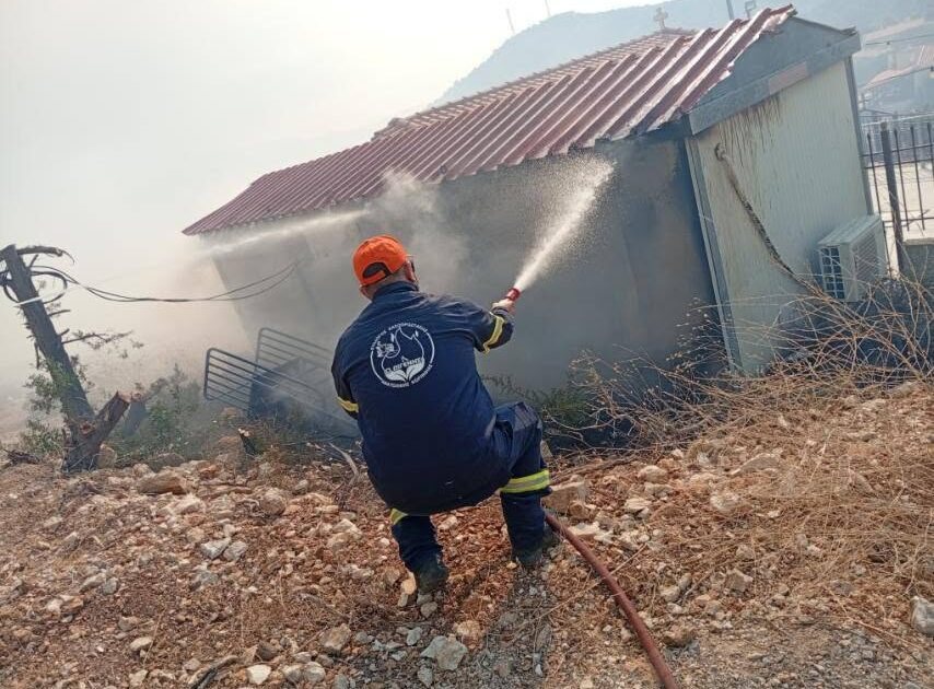 48 ώρες στην "κόλαση" των Μεγάρων - Οι εθελοντές του «Διγενή» έσωσαν σπίτια και εκτάσεις