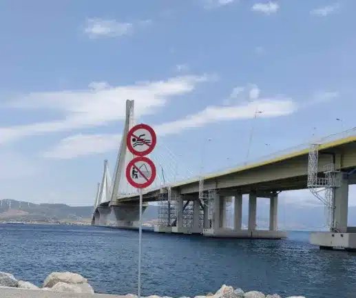 Σε συλλογή υπογραφών προχωρούν κάτοικοι του Ρίου για την κολύμβηση