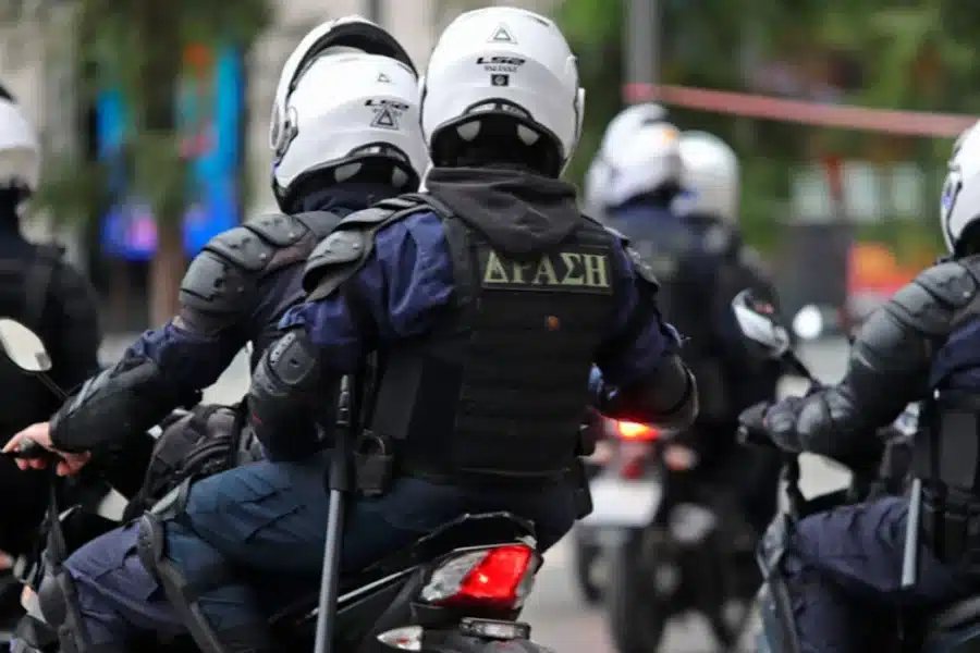 Πύργος: Σε κατάσταση αμόκ 45χρονος βγήκε με μαχαίρι στον δρόμο – Φορούσε κράνος και μιλούσε ακατάληπτα