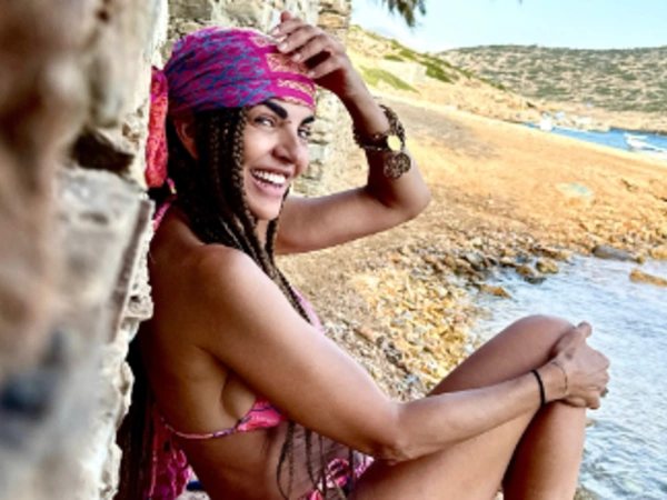 Μαρία Σολωμού: Καλοκαιρινές στιγμές, βουτιές και φωτογραφίες από την Αμοργό