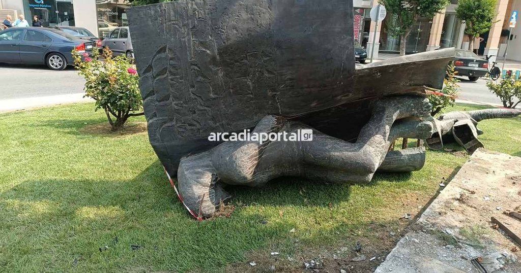 Τρελή πορεία ιχ τα ξημερώματα - Παρέσυρε και...γκρέμισε το Μνημείο των Απαγχονισθέντων ! Σώος ο οδηγός , "μαραθώνιος" για την αποκατάσταση