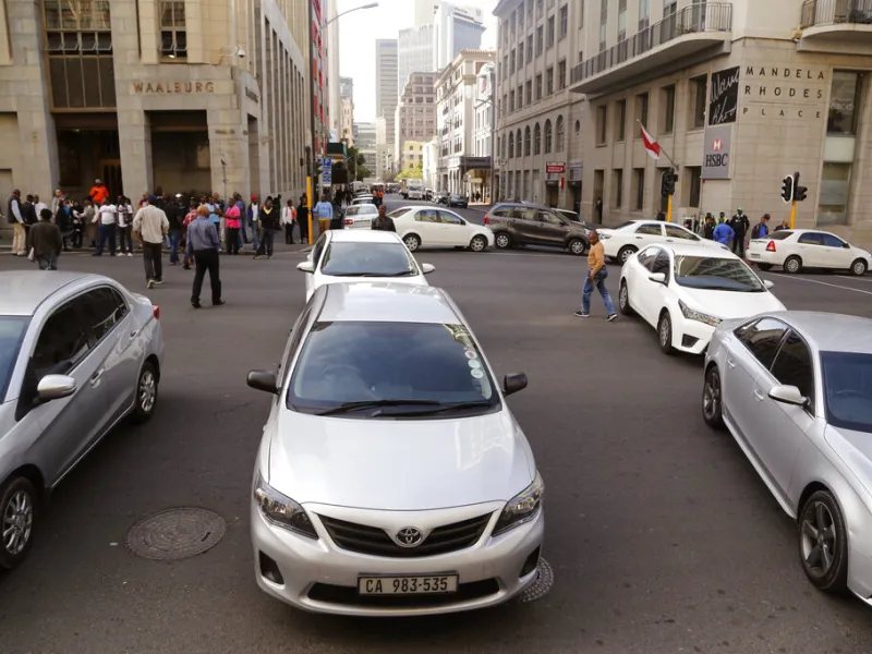 Uber: Απολύει το 10% των υπαλλήλων της και αποχωρεί από τη Νιγηρία και την Ουγκάντα