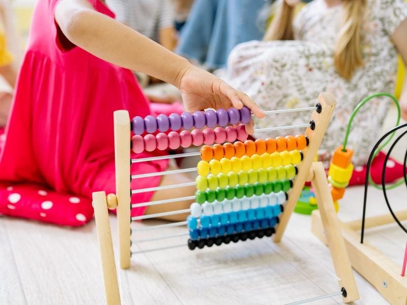 Θρανία, παζλ και παιχνίδια: Κάθε πότε να καθαρίζονται στους παιδικούς σταθμούς – Οι νέες οδηγίες