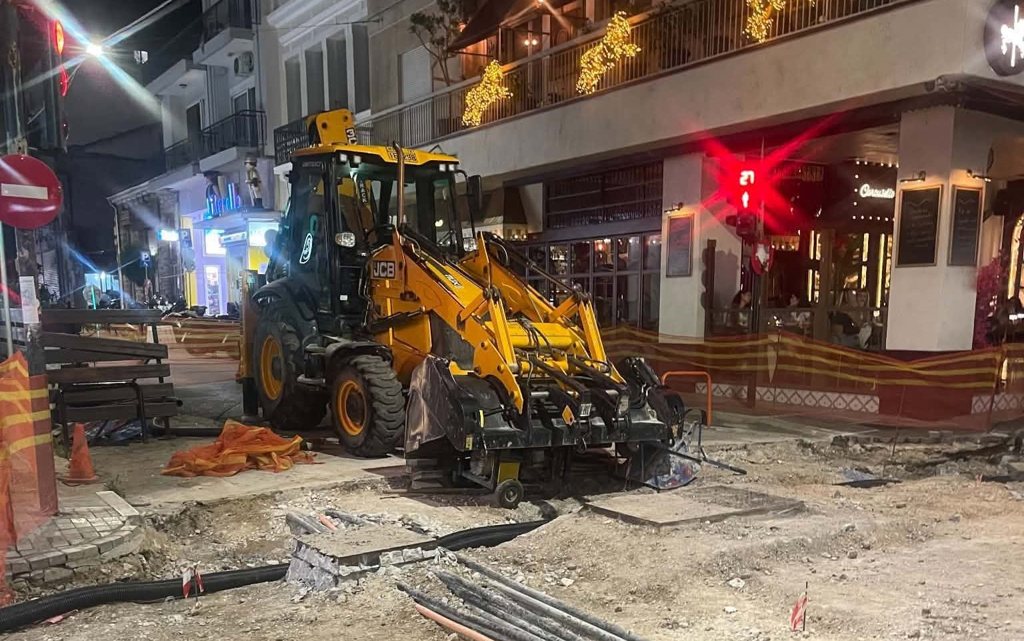 Πάτρα: Μπουλντόζες χθες τη νύχτα στην Πατρέως – Που αλλού γίνονται έργα