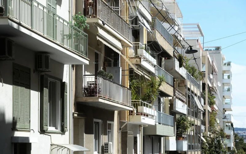ΑΑΔΕ: Μετατίθεται για την 1η Ιουλίου η υποχρεωτική καταβολή ενοικίων μέσω τράπεζας