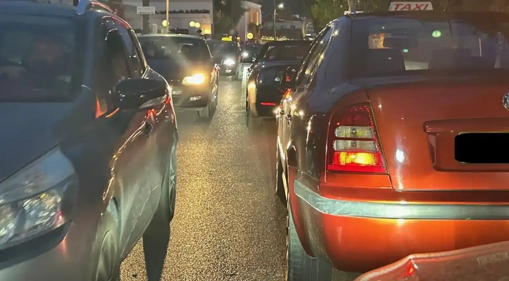 σπιράλ: Το παράκτιο μέτωπο της Πάτρας υπό πολιορκία - Το καλοκαίρι κύλησε με καταλήψεις δημόσιων χώρων, κυκλοφοριακή αυθαιρεσία και απουσία ελέγχου