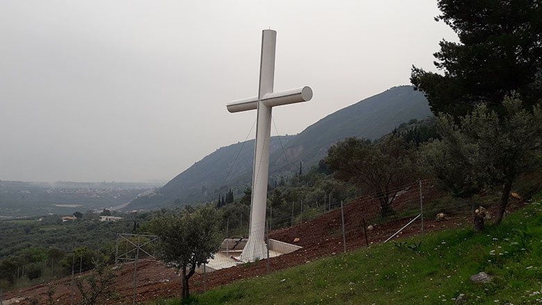 Αίγιο: Αποκαθίσταται ο φωτισμός του μεγάλου Σταυρού στον Σελινούντα