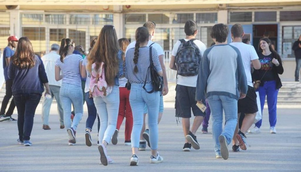 Πάτρα: Ναρκωτικά σε ανηλίκους και σχολικές τσάντες - Συνεχείς έρευνες από τις Αρχές