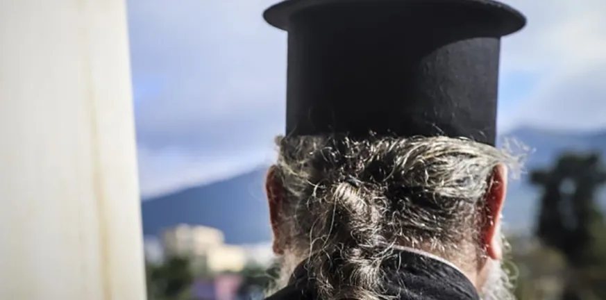 Μεθυσμένος εισέβαλε γυμνός σε εκκλησία – Χτύπησε τον επίτροπο μπροστά στους πιστούς