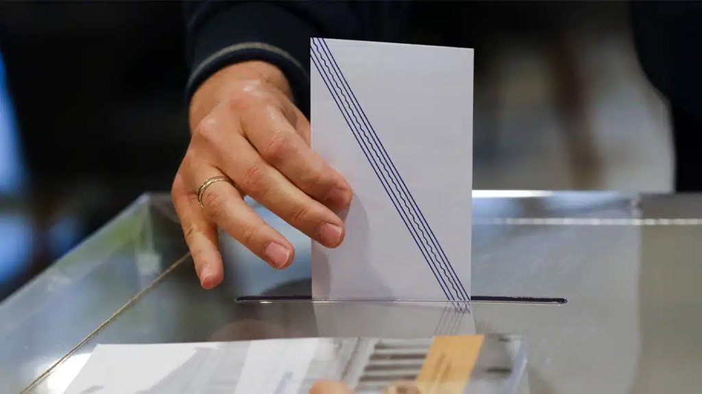 Σχεδόν μισό εκατομμύριο νέοι θα έχουν τυπικά το δικαίωμα να προσέλθουν στις επόμενες κάλπες για πρώτη φορά