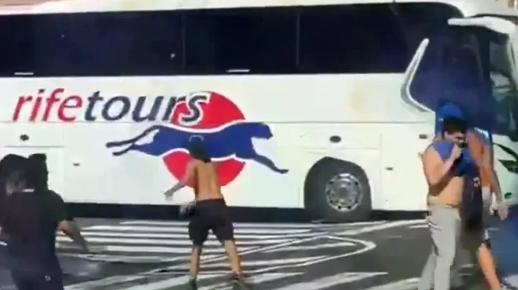 Πέτρες, μαχαίρια και κουκουλοφόροι οδήγησαν σε ματαίωση αγώνα του Copa del Rey