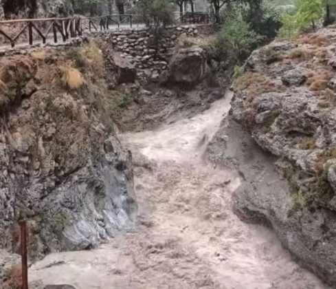 Κρήτη: Στόχος να απομακρυνθούν την Τετάρτη οι οκτώ εγκλωβισμένοι από το φαράγγι της Σαμαριάς