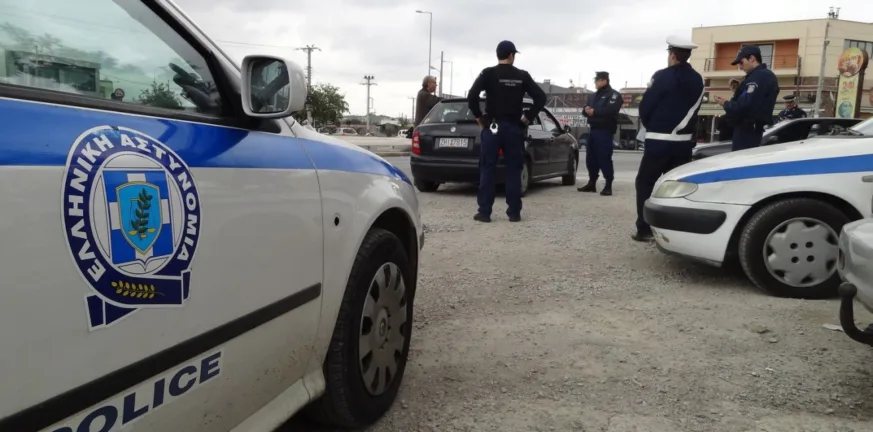 Πάτρα: Αιφνιδιαστική επιχείρηση της Αστυνομίας σε καταυλισμό στο Ριγανόκαμπο – Συνελήφθησαν δραπέτης φυλακών και μέλος εγκληματικής οργάνωσης