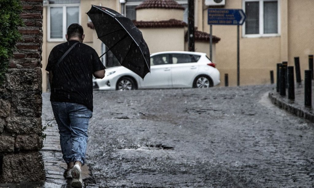 Κακοκαιρία σε εξέλιξη – Ποιες περιοχές πλήττονται και τι αναμένεται τις επόμενες ώρες