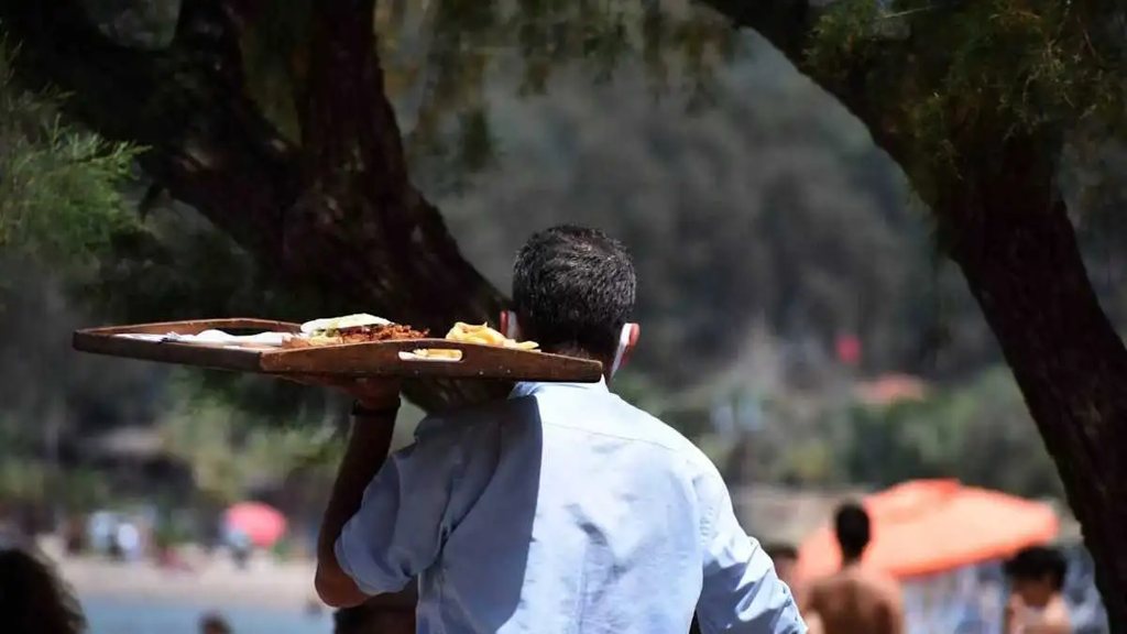 Εστίαση: Λείπουν πάνω από 80.000 θέσεις εργασίας – Εξαντλητικά ωράρια για να καλυφθούν οι ανάγκες