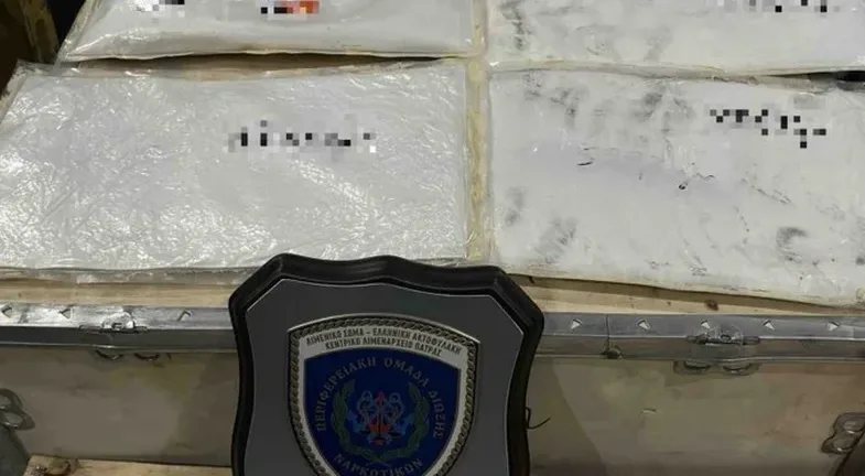 Πάτρα: «Χτύπημα» 380.000 ευρώ στα ναρκωτικά – Κοκαΐνη από Βραζιλία και Skunk από ΗΠΑ