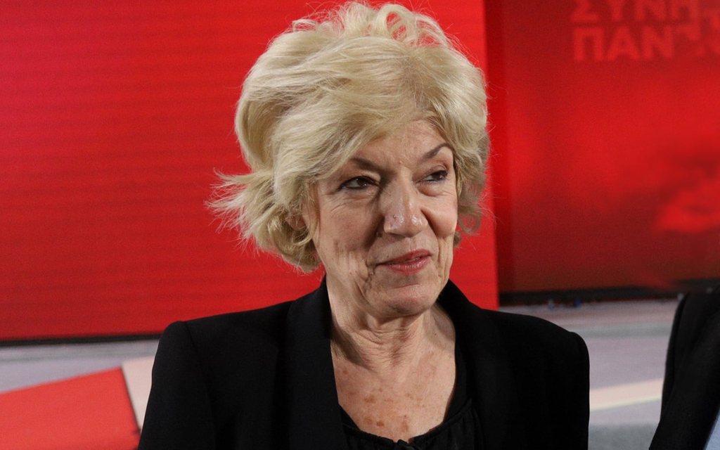 Σία Αναγνωστοπούλου: “Το ψάρι βρωμάει από το κεφάλι”