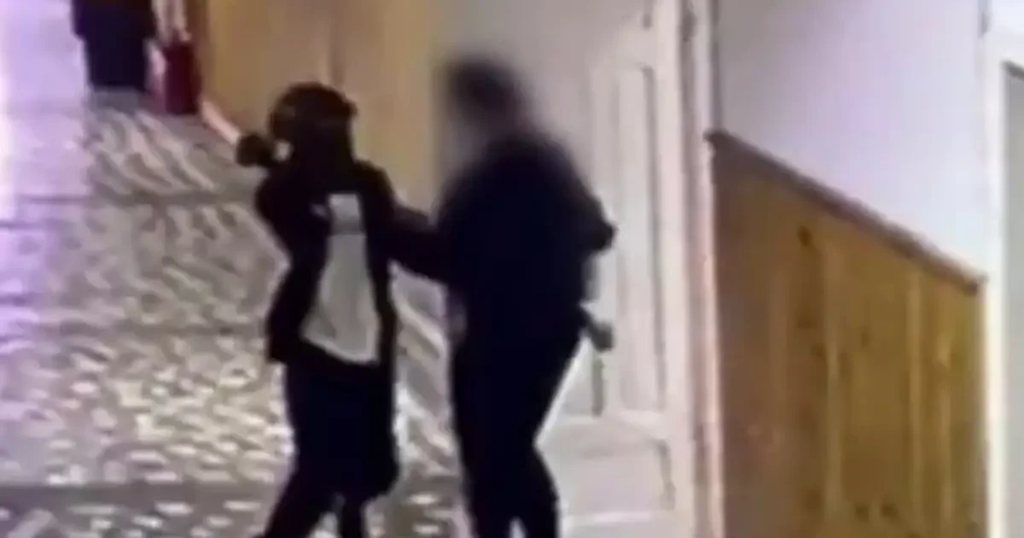 Σοκ στη Ρουμανία: 13χρονος μαχαίρωσε καθηγήτρια και συμμαθητή του μέσα σε σχολείο – Είχε προαναγγείλει την επίθεση στο TikTok