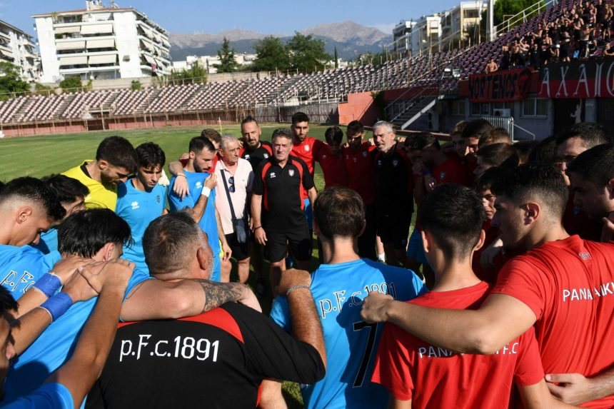 Σε κλίμα συγκίνησης το «αντίο» του Σπύρου Αντωνόπουλου στους παίκτες της Παναχαϊκής