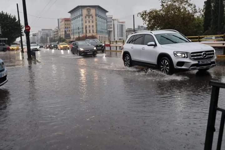 Έντονα καιρικά φαινόμενα κατά τόπους ισχυρά την Τετάρτη - Σε «Red Code» 11 περιφέρειες