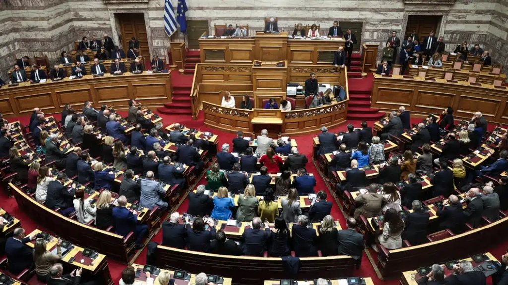 Βουλή: Κατατέθηκε το νομοσχέδιο για την προστασία των συνεπών οφειλετών – Tι αναφέρει