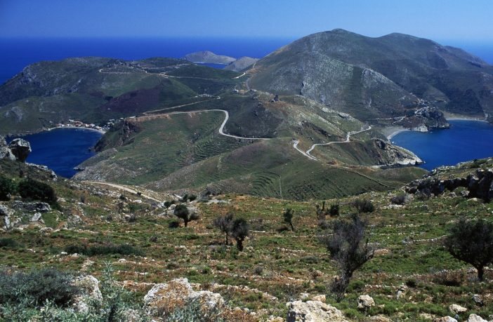 Φθινόπωρο στο τιμόνι: 5 ελληνικές διαδρομές που αξίζουν περισσότερο από ένα supercar